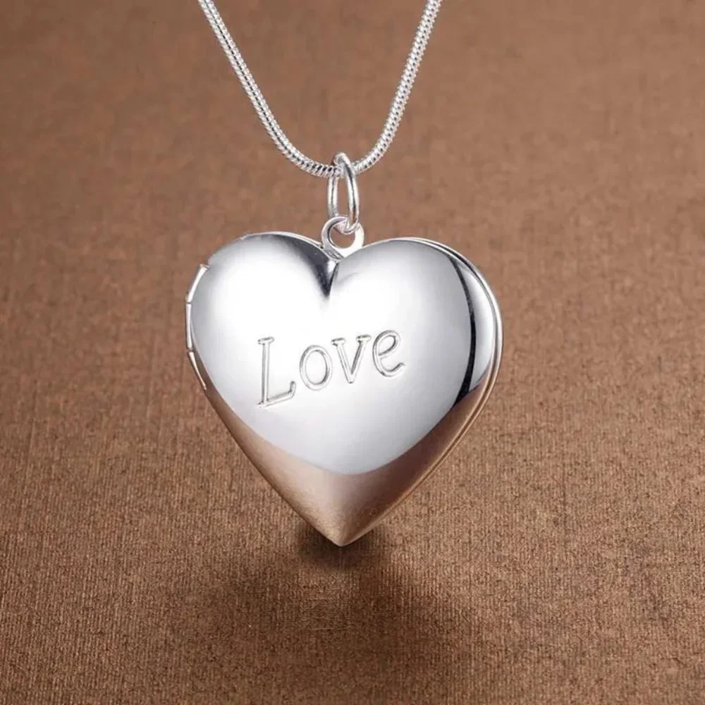 Beautiful Heart Photo Locket With 18 Inch Chain Stamped 925 Sterling Silver
